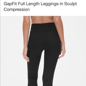 Nearly new gap compression leggings !